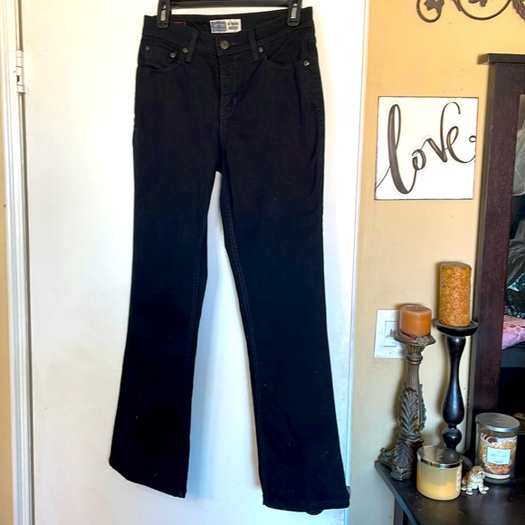 EUC Levi signature at waist Black bootcut jeans - Picture 2 of 7